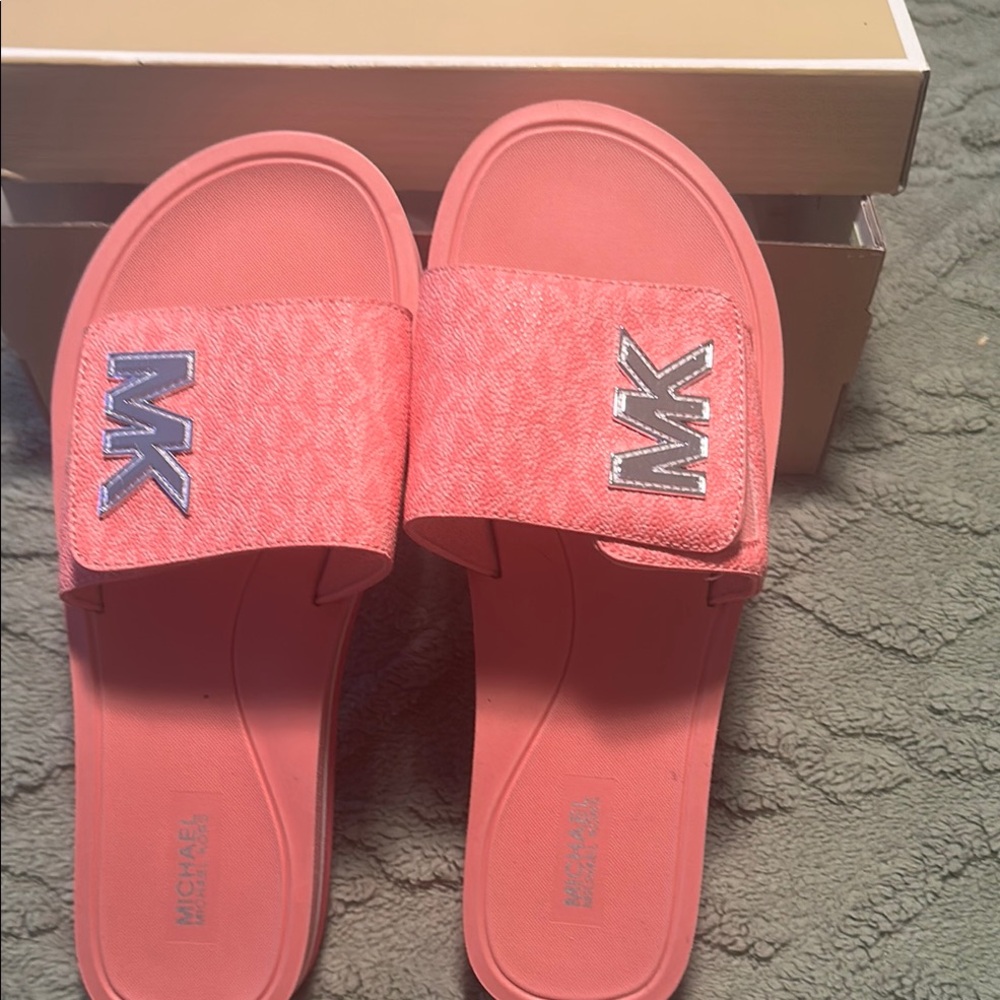 New Michael Kors platform slide new with the box